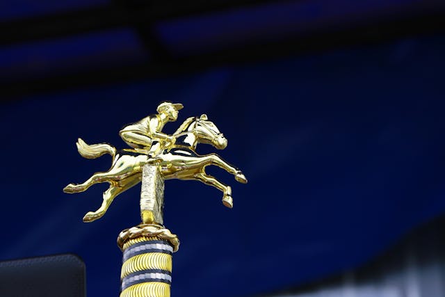 A picture of a horse racing trophy.